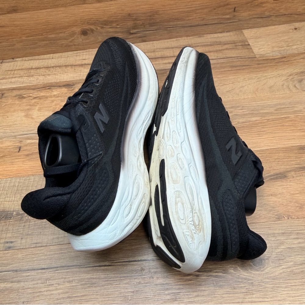 New Balance Women's 9.5 W1080V13 Running Shoes, Black/White X-Wide - Picture 5 of 8
